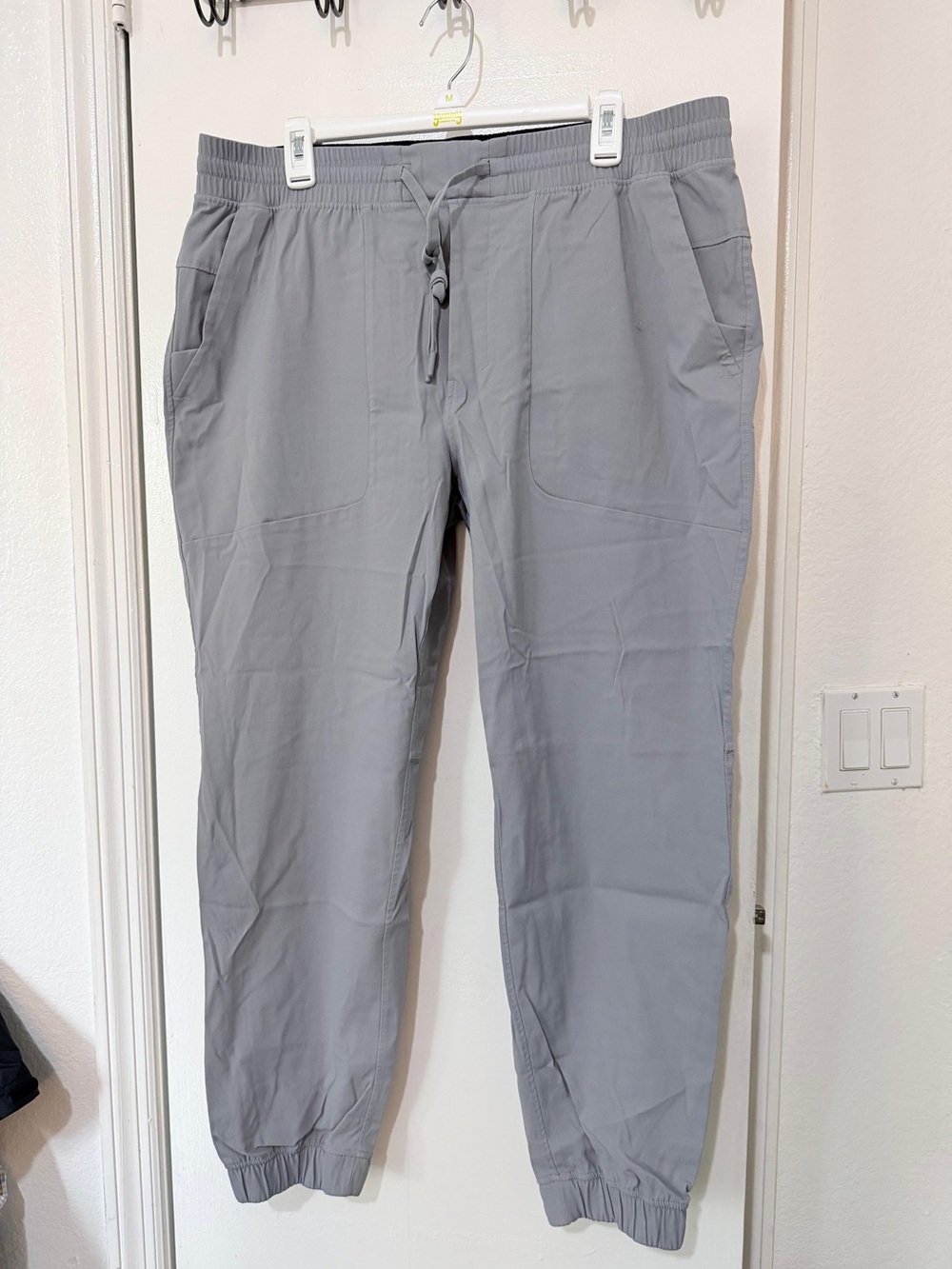 lululemon athletica Men's Gray Elastic-Waist Joggers